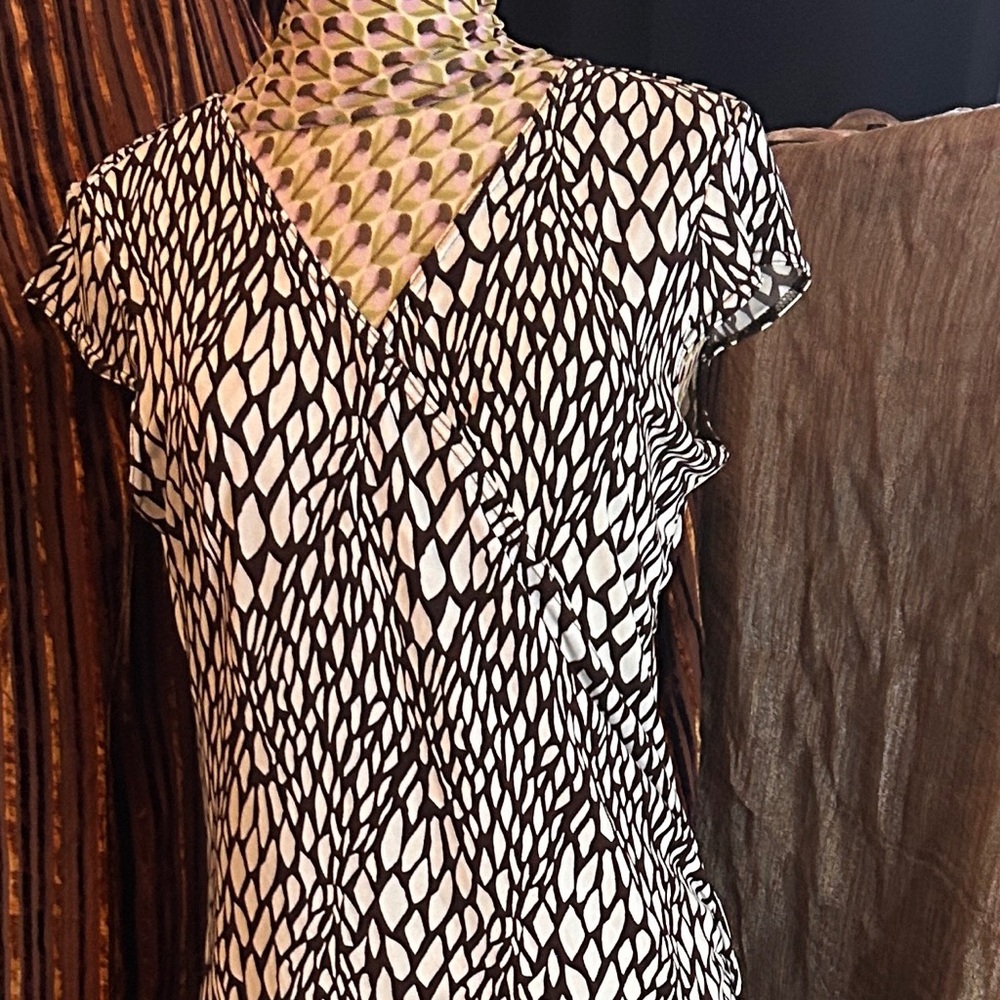 Chic Black and White Patterned Women's Blouse